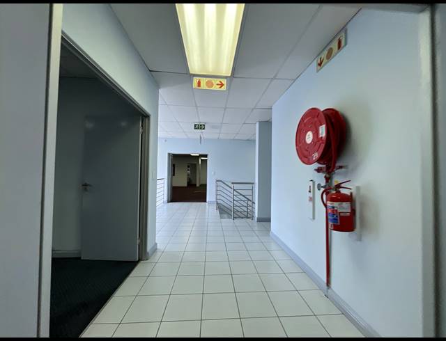 3,302M² OFFICE TO LET IN SPARTAN